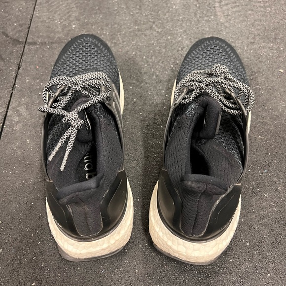 Adidas Ultraboost 2.0 Black Sz. 9 (With Reflective Laces) - Picture 4 of 6